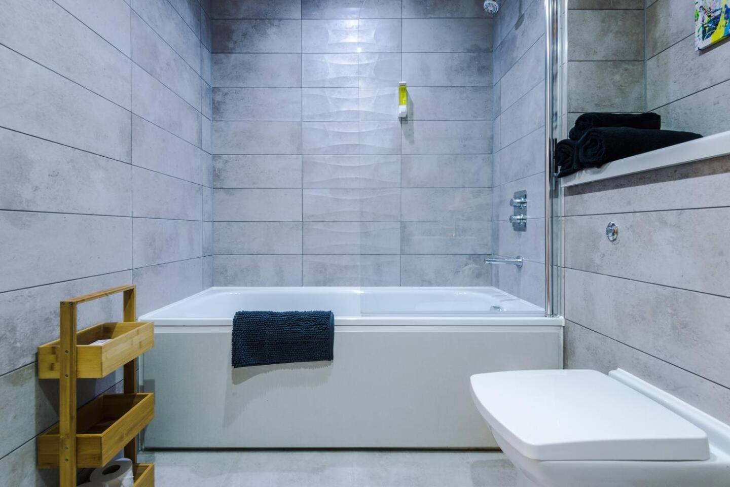 High Reviewed 1-Bed With Parking Central Location Liverpool Buitenkant foto
